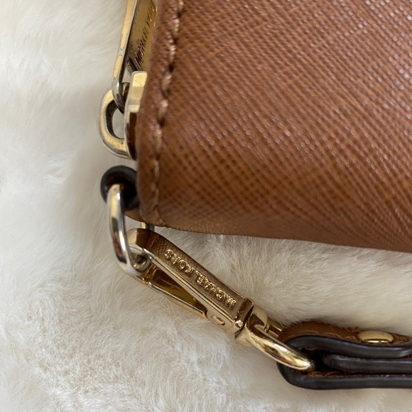 Michael Kors Wallet - Picture 3 of 9